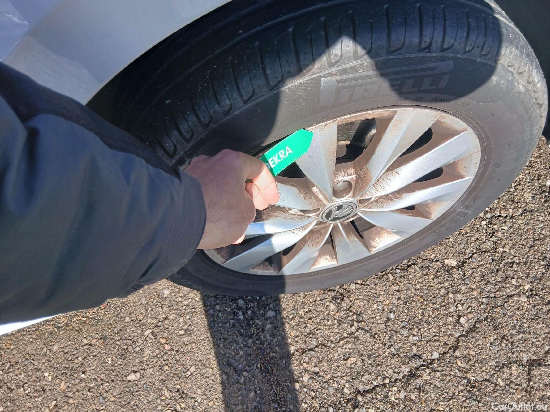  Skoda  KAMIQ SKODA  1.0 TSI 81kW (110CV) DSG Ambition #31