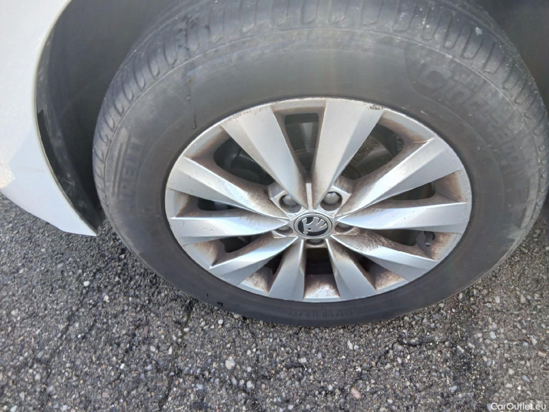  Skoda  KAMIQ SKODA  1.0 TSI 81kW (110CV) DSG Ambition #6