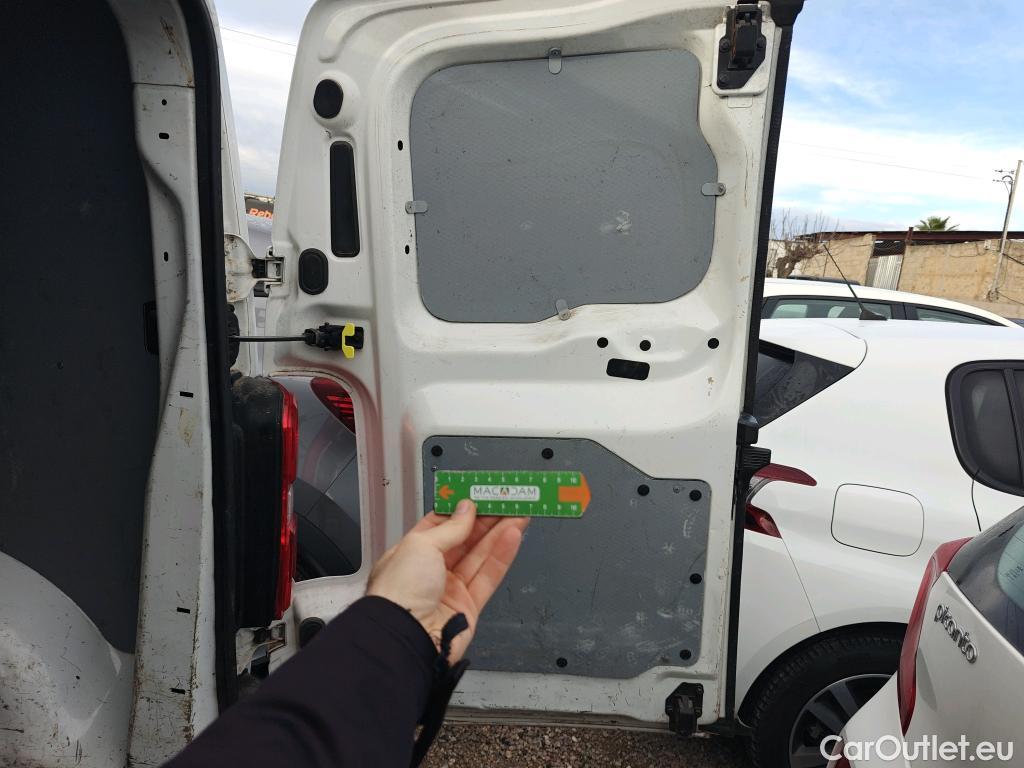  Citroen  Jumpy CITROEN  / 2016 / 4P / FURGON Talla M BlueHDi 73KW (100CV) Confort #101