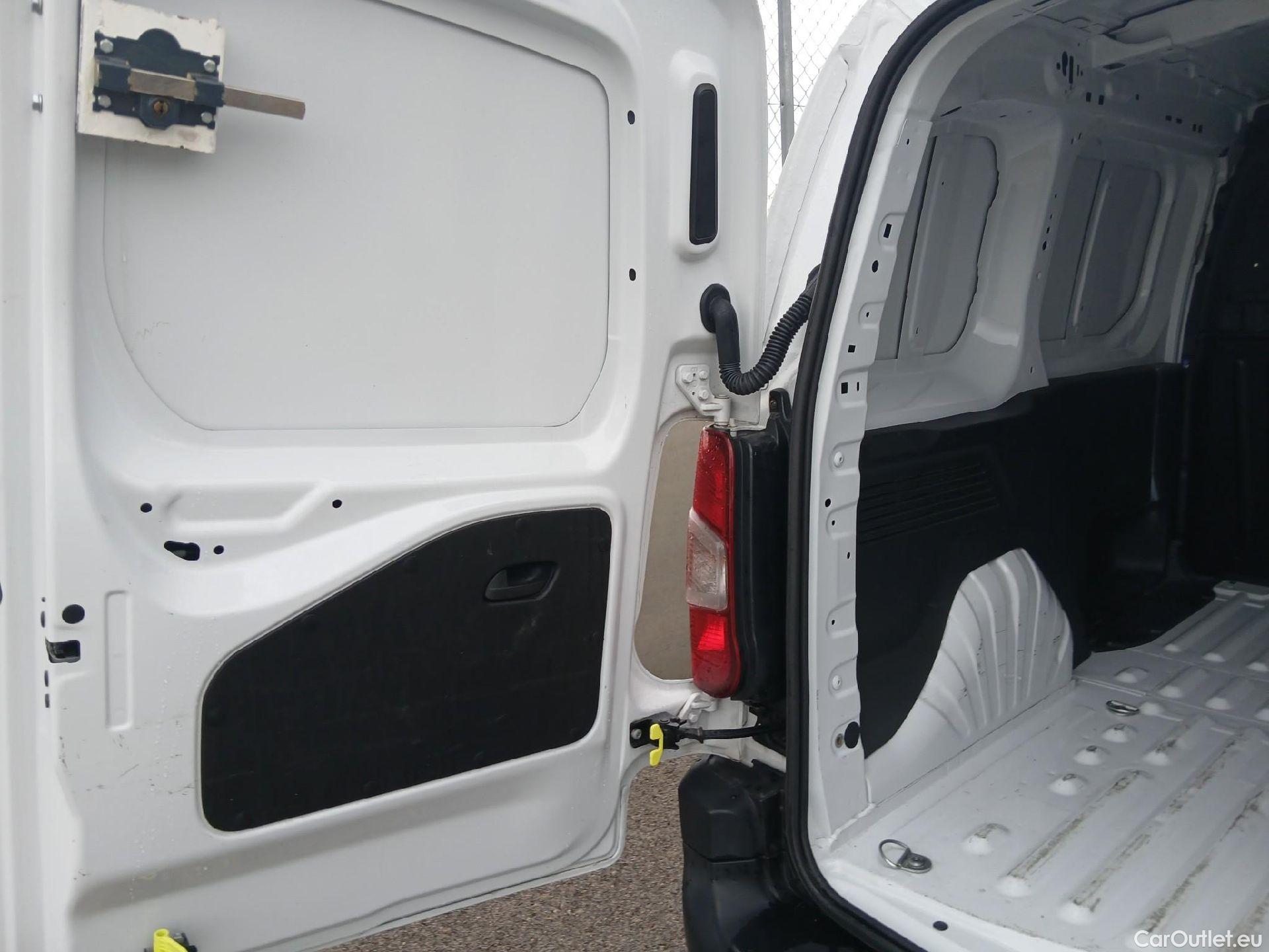  Citroen  Berlingo CITROEN  / 2018 / 4P / furgón derivado de turismo Talla M BlueHDi 100 #3