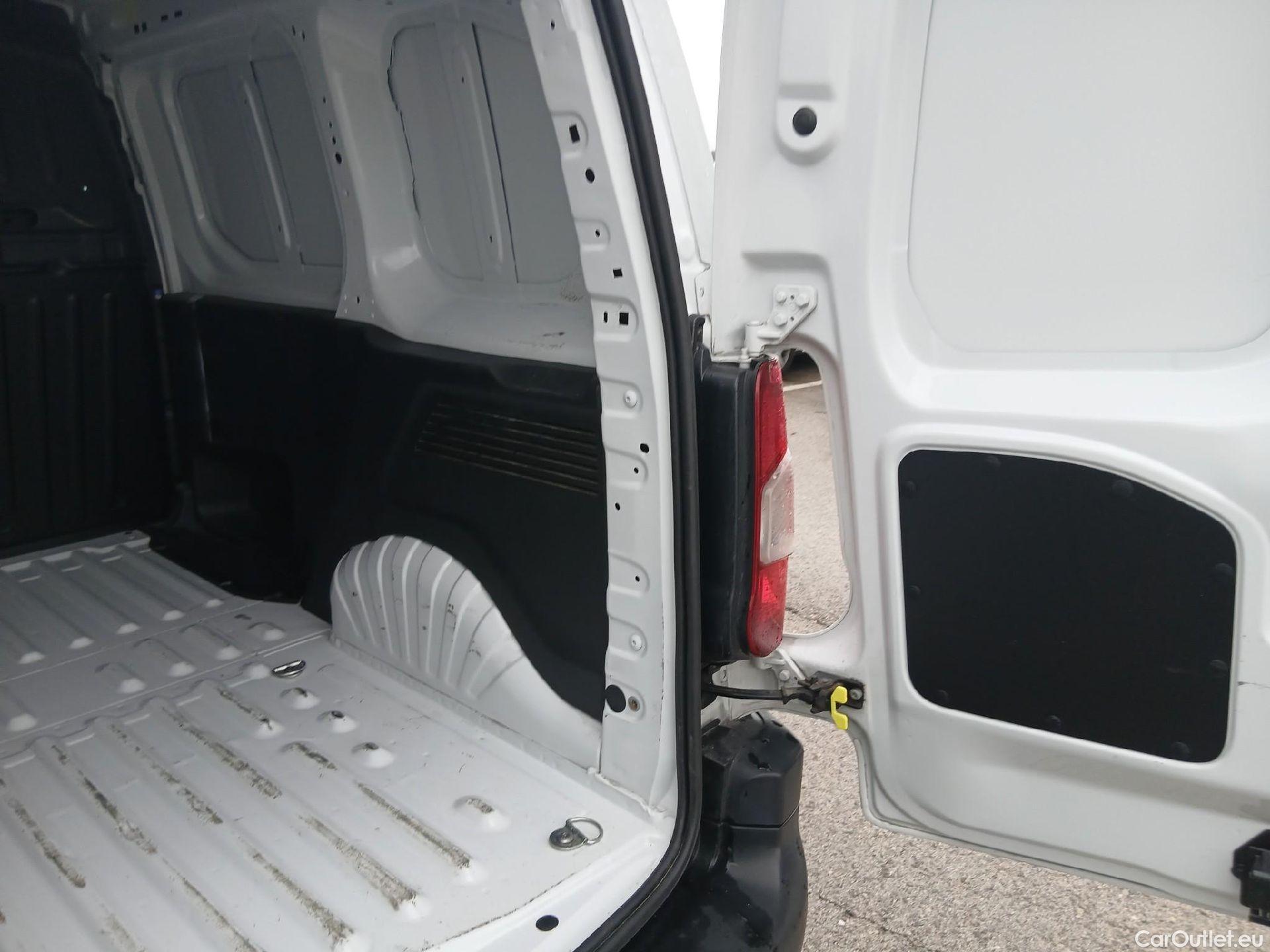  Citroen  Berlingo CITROEN  / 2018 / 4P / furgón derivado de turismo Talla M BlueHDi 100 #4