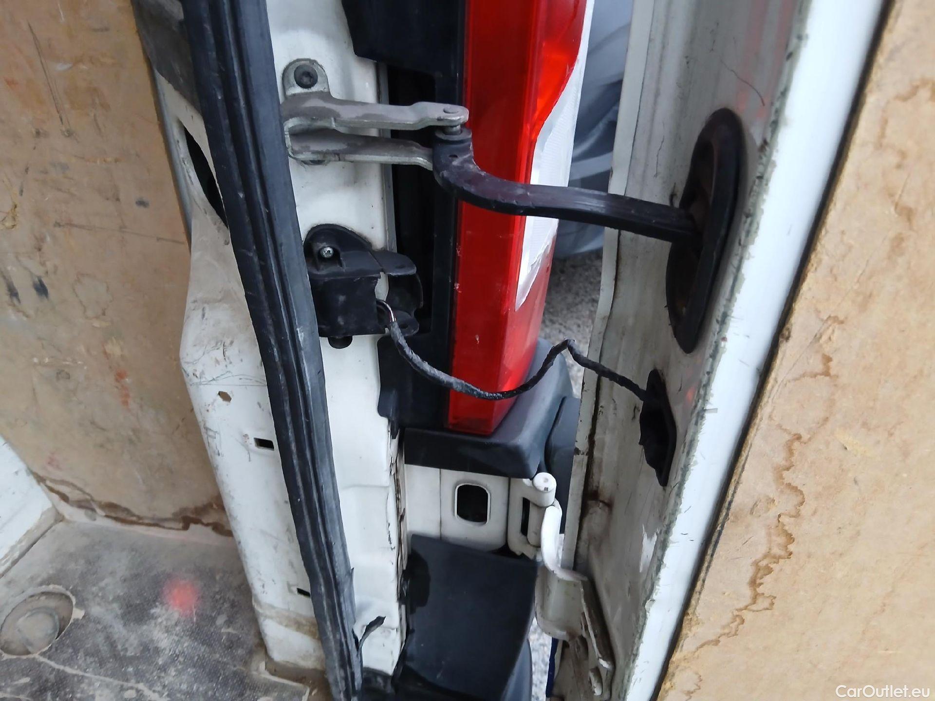  Peugeot  Boxer PEUGEOT  / 2014 / 4P / furgón Pack 335 L3 H2 BHDI 103kW (140CV) S&S #61