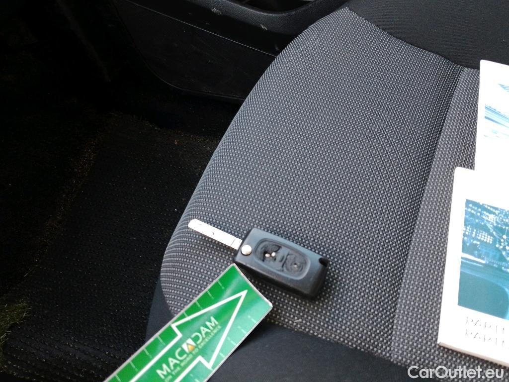  Peugeot  Partner PEUGEOT  / 2015 / 4P / combi TEPEE Access 1.6 BlueHDi 55KW (75CV) #3