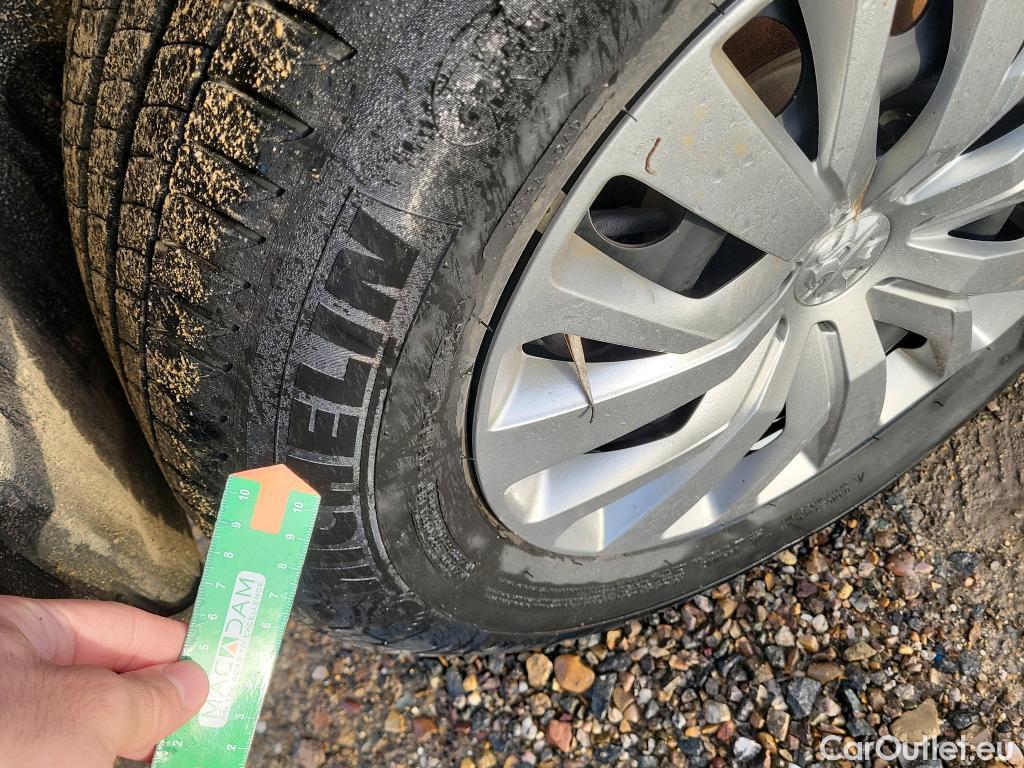  Peugeot  RIFTER PEUGEOT  / 2018 / 4P / combi Access Standard BlueHDi 73kW (AC) #25