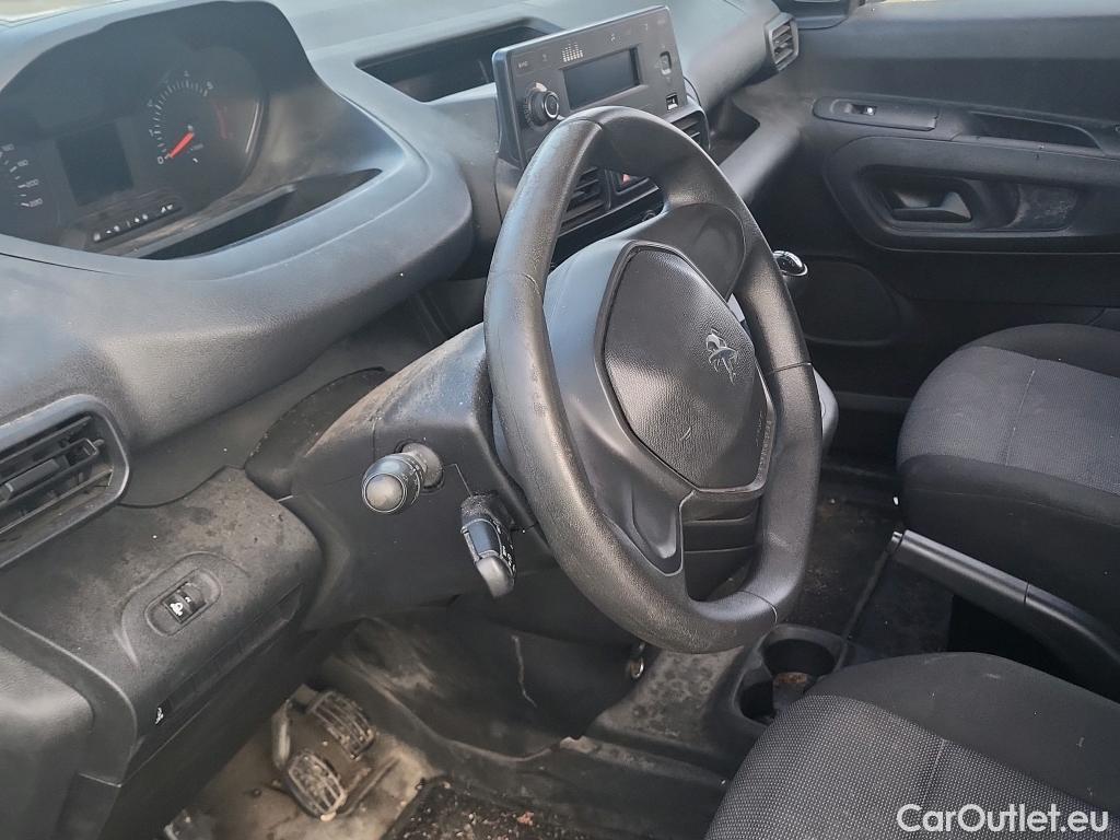  Peugeot  Partner PEUGEOT  / 2018 / 3P / furgón derivado de turismo Pro Standard 600kg BlueHDi 73kW (AC) #48