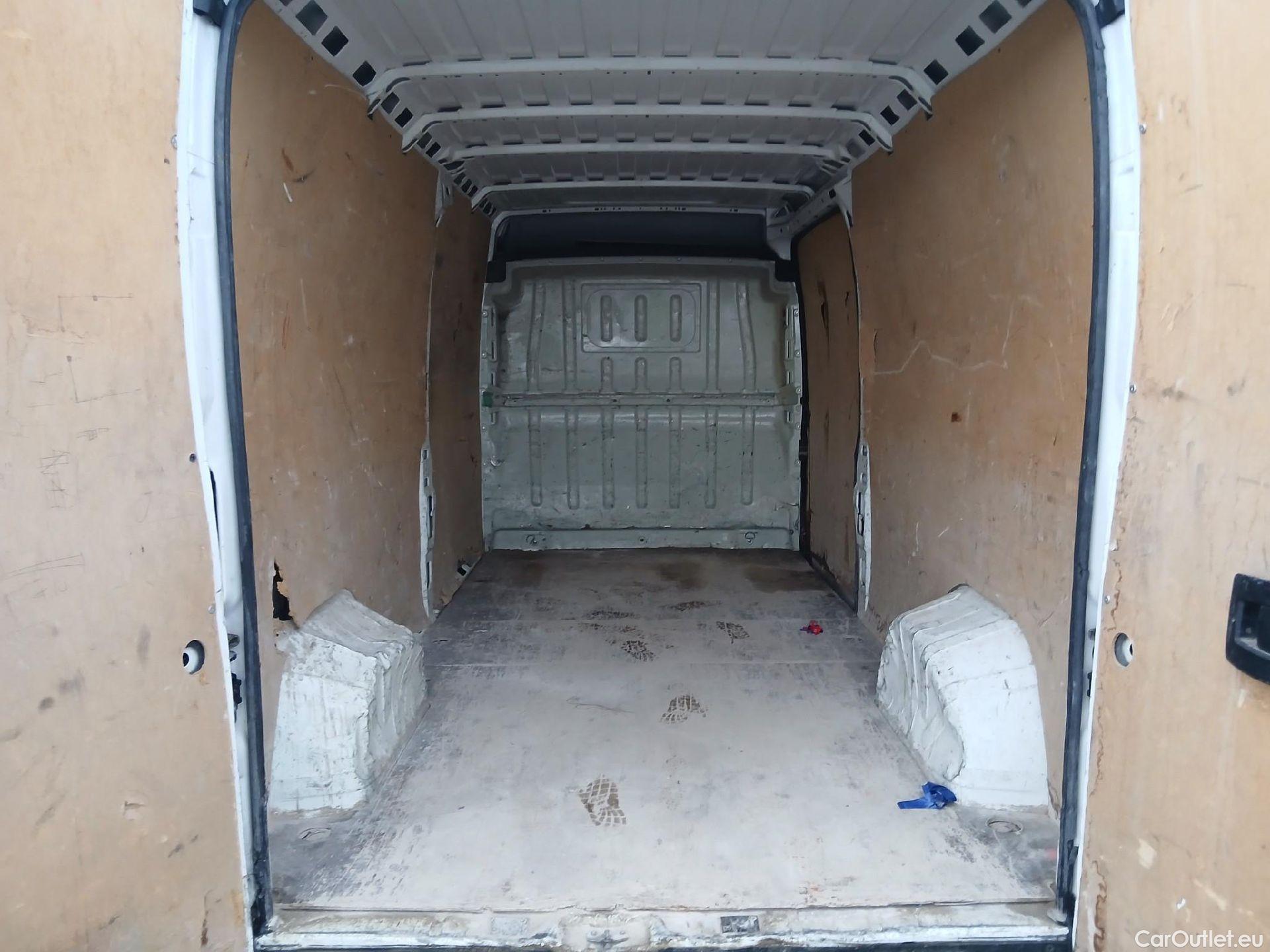  Peugeot  Boxer PEUGEOT  / 2014 / 4P / furgón Pack 335 L3 H2 BHDI 103kW (140CV) S&S #59