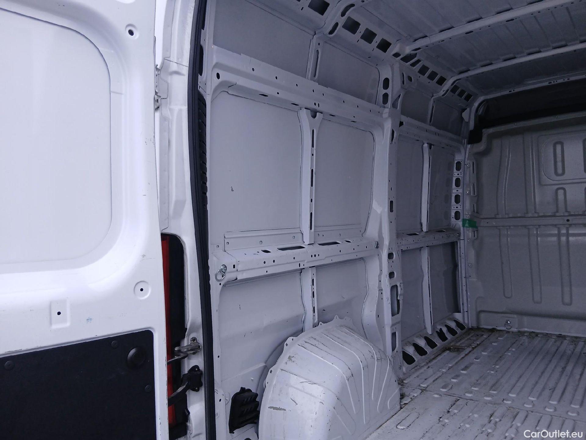  Opel  Movano OPEL  / 2021 / 4P / Furgón Base L2H2 3.5T 2.2 BHDi 103kW #24