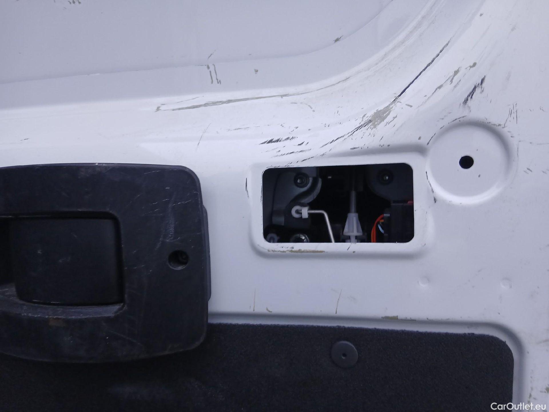  Opel  Movano OPEL  / 2021 / 4P / Furgón Base L2H2 3.5T 2.2 BHDi 103kW #22