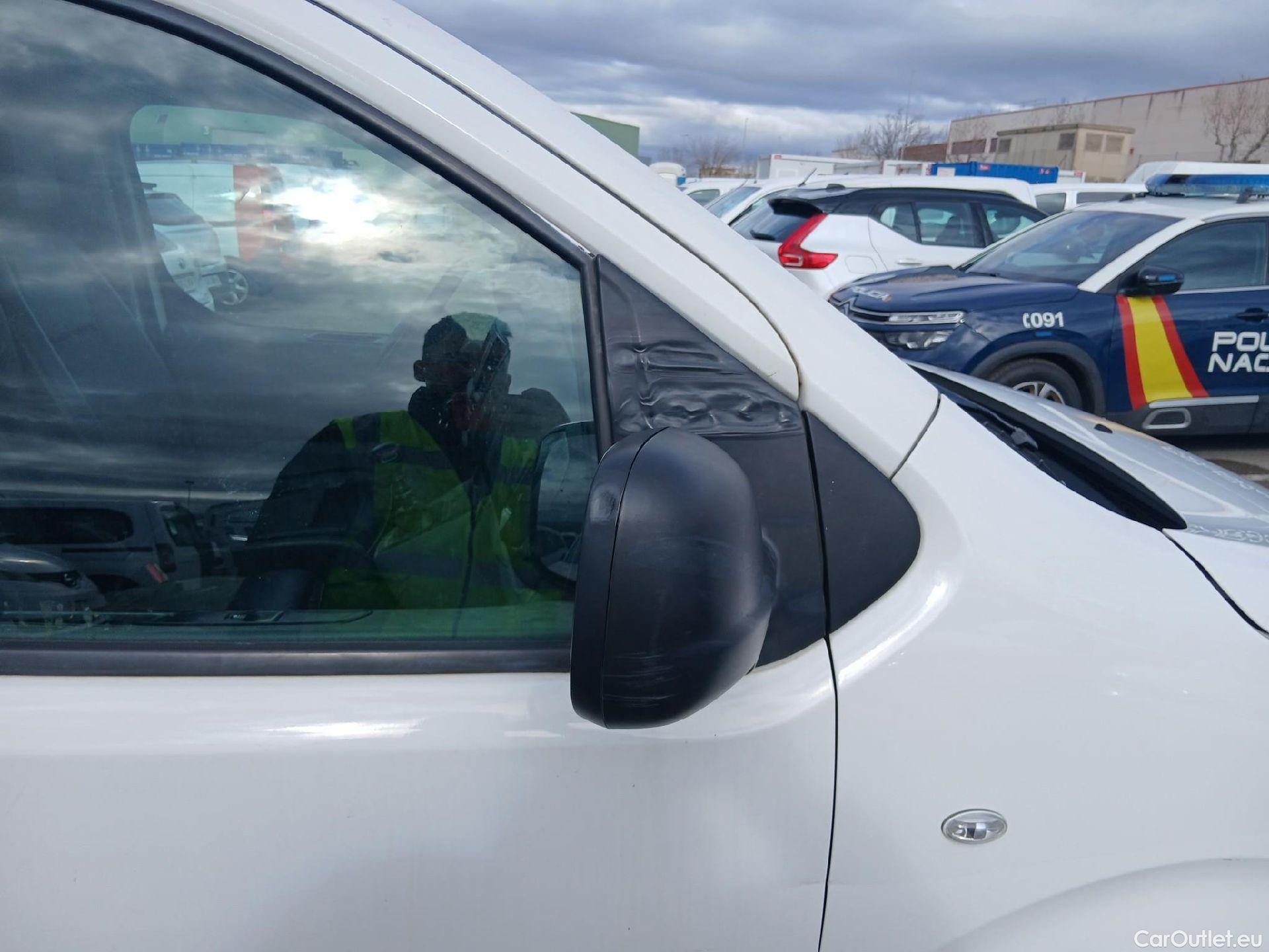  Opel  Vivaro OPEL  / 2019 / 4P / furgón 1.5 Diésel 88kW (120CV) M Std Select #53