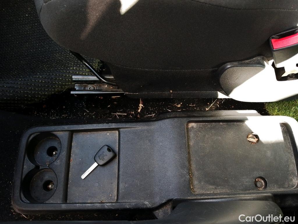  Peugeot  Partner PEUGEOT  / 2015 / 4P / combi TEPEE Access 1.6 BlueHDi 55KW (75CV) #24