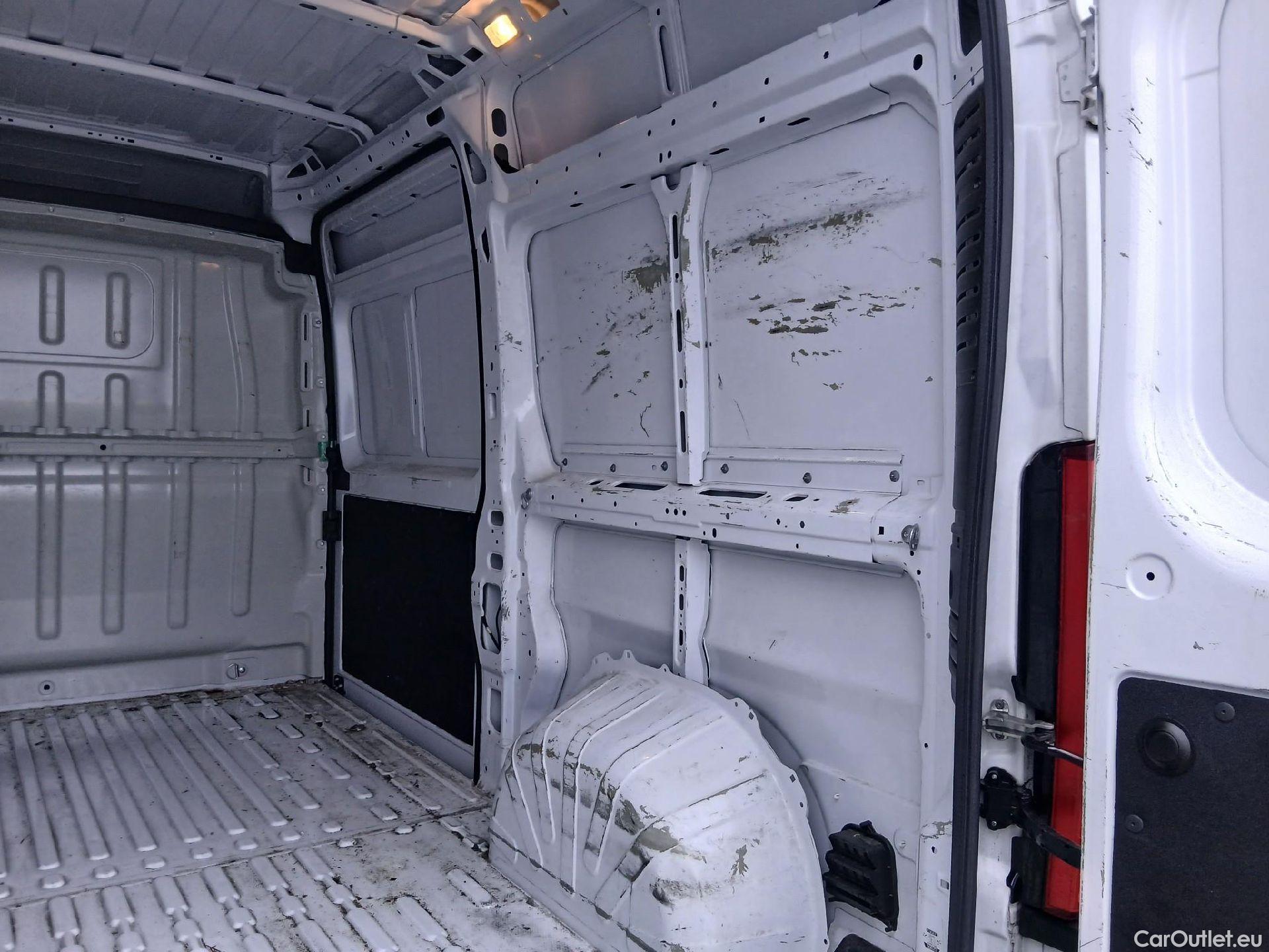  Opel  Movano OPEL  / 2021 / 4P / Furgón Base L2H2 3.5T 2.2 BHDi 103kW #23