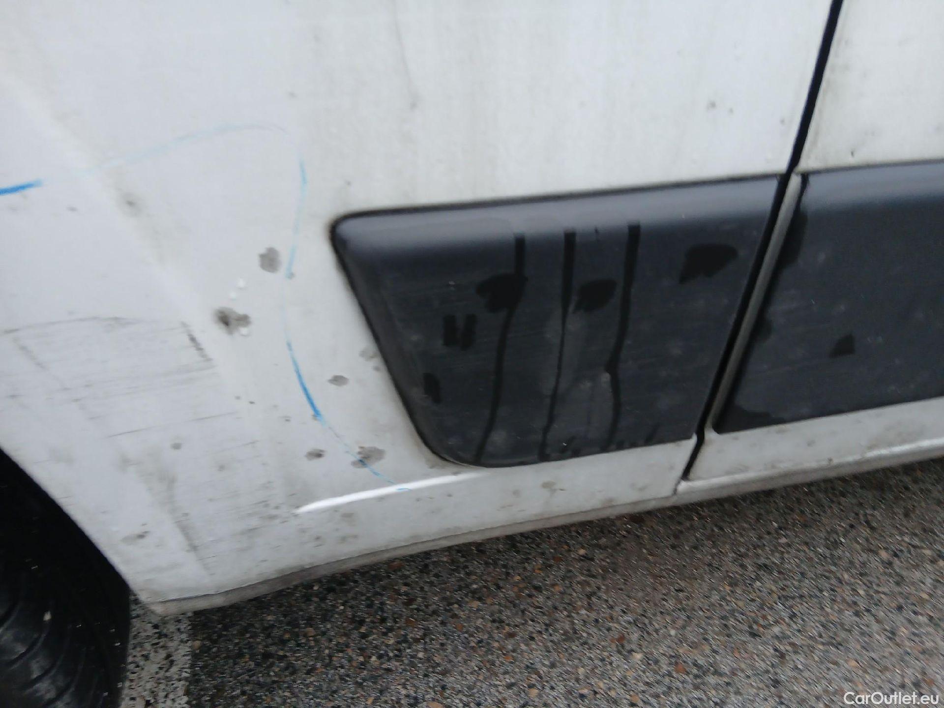  Opel  Movano OPEL  / 2021 / 4P / Furgón Base L2H2 3.5T 2.2 BHDi 103kW #28