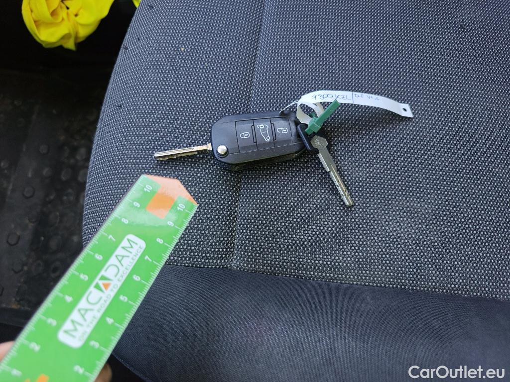  Opel  Combo OPEL  / 2018 / 3P / furgón derivado de turismo 1.6 TD S/S 74kW (100CV) Express L H1 650 #2