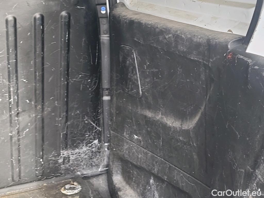  Peugeot  Partner PEUGEOT  / 2018 / 3P / furgón derivado de turismo Pro Standard 600kg BlueHDi 73kW (AC) #47