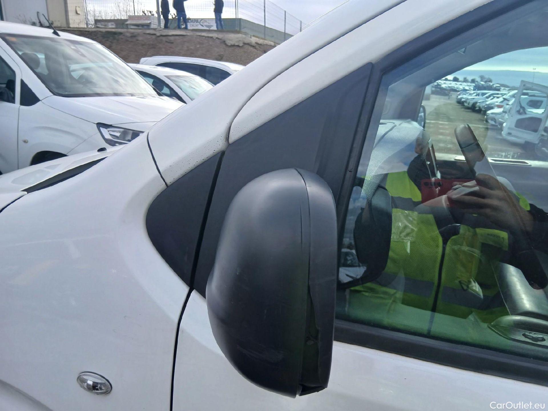  Opel  Vivaro OPEL  / 2019 / 4P / furgón 1.5 Diésel 88kW (120CV) M Std Select #15