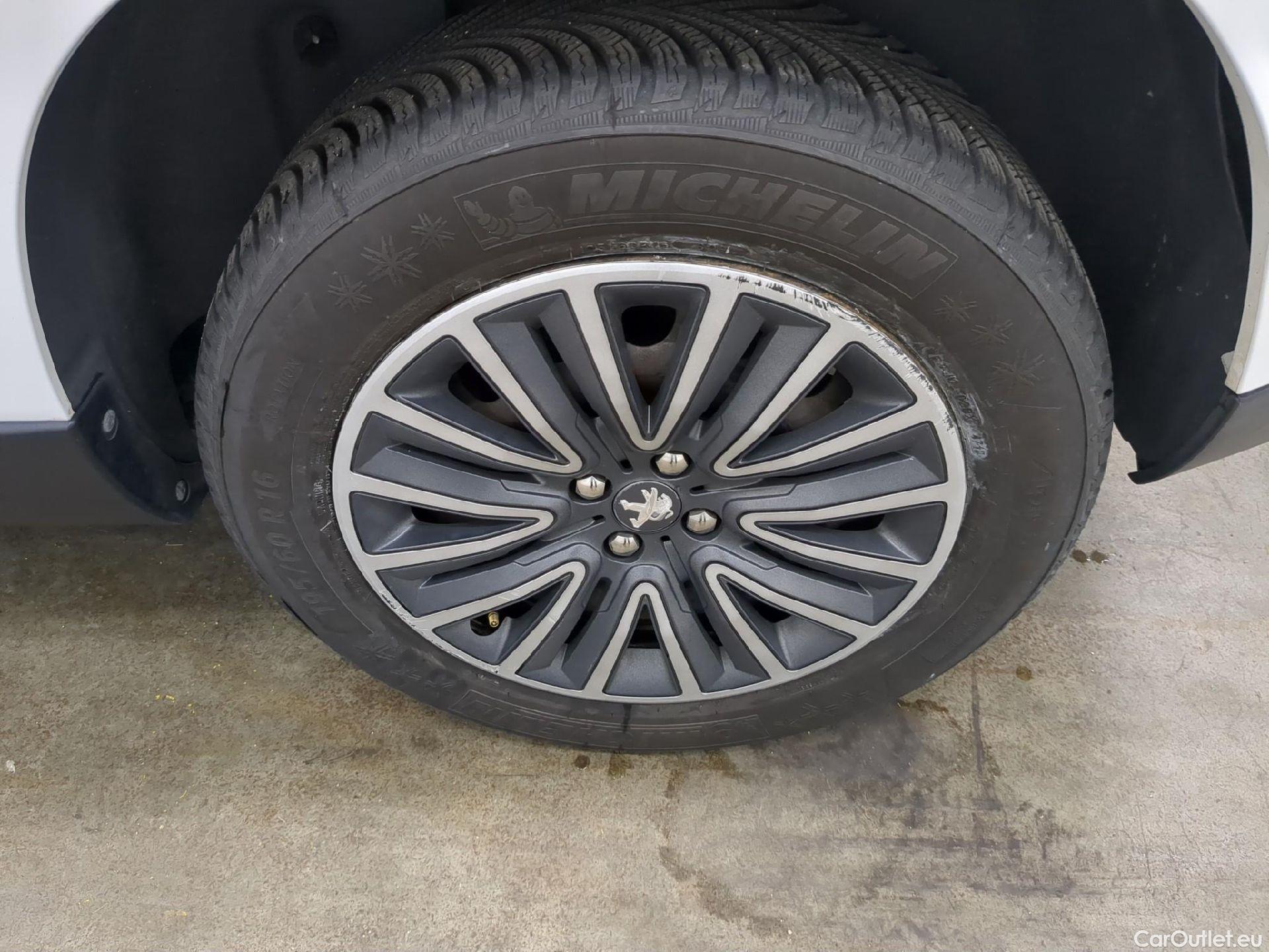  Peugeot  2008 PEUGEOT  5p Crossover BlueHDi 100 ¤6.c S&S ACTIVE BUSINESS #3