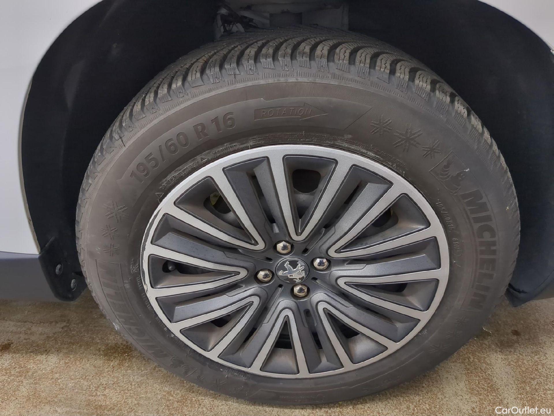  Peugeot  2008 PEUGEOT  5p Crossover BlueHDi 100 ¤6.c S&S ACTIVE BUSINESS #1