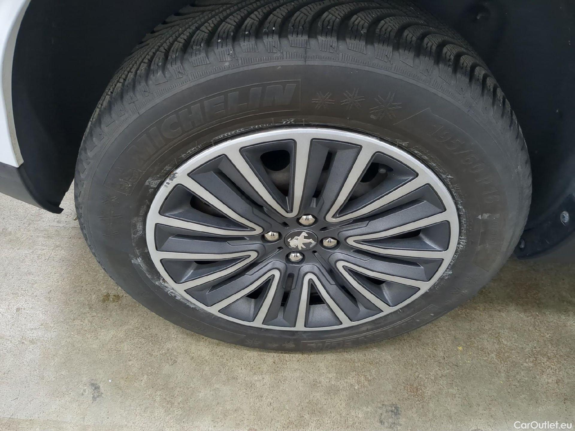  Peugeot  2008 PEUGEOT  5p Crossover BlueHDi 100 ¤6.c S&S ACTIVE BUSINESS #4