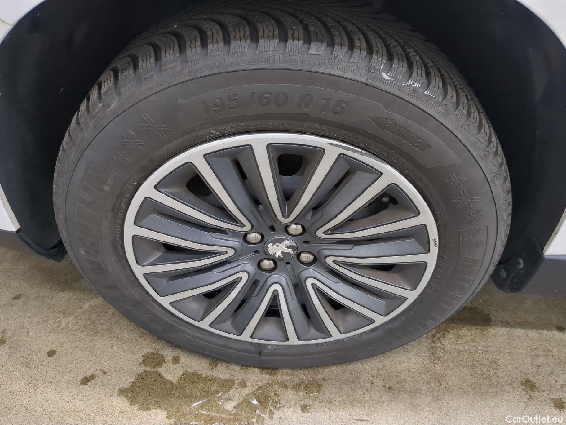  Peugeot  2008 PEUGEOT  5p Crossover BlueHDi 100 ¤6.c S&S ACTIVE BUSINESS #2