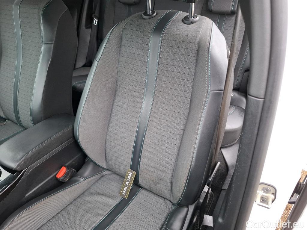  Peugeot  2008  Allure Pack 1.5 HDi 130CV BVA8 E6d #30