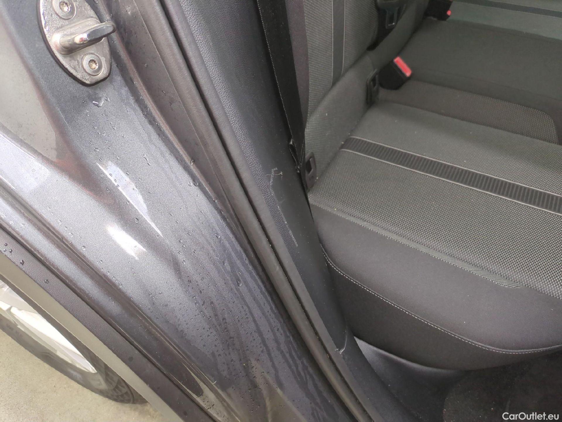  Volkswagen  T-ROC VOLKSWAGEN  / 2021 / 5P / SUV 2.0 TDI 150 LIFE PLUS DSG7 #19