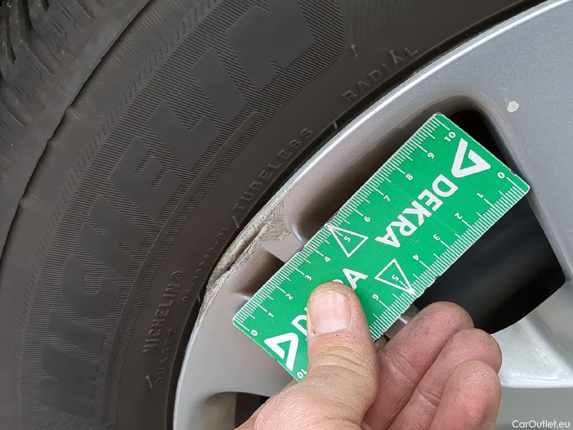  Peugeot  208  Affaire Premium Pack 1.2 80CV BVM5 E6dT #18