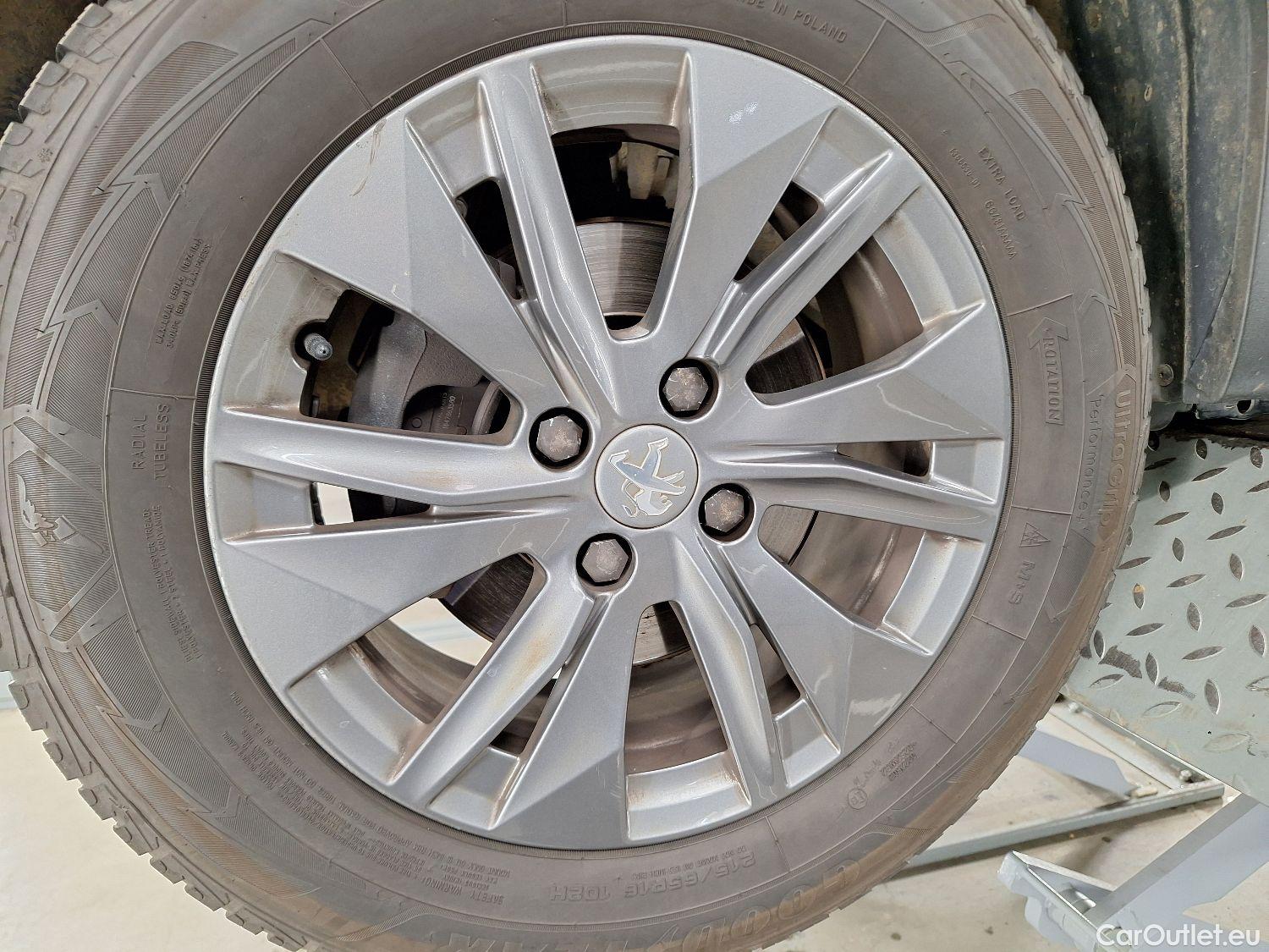  Peugeot  2008 Peugeot,  '19, Peugeot  1.5 BlueHDi 81kW S&S Active Pack 5d #3