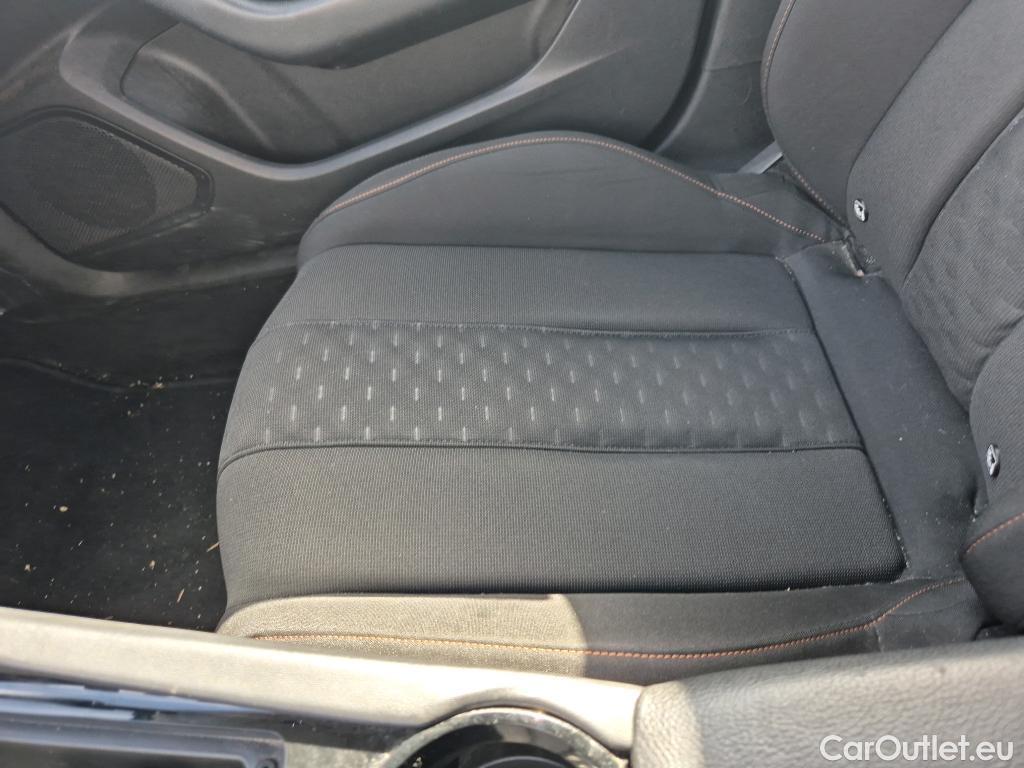  Peugeot  508 PEUGEOT  / 2018 / 5P / berlina con portón 5P Business Line BlueHDi 130 EAT8 (AC) #31