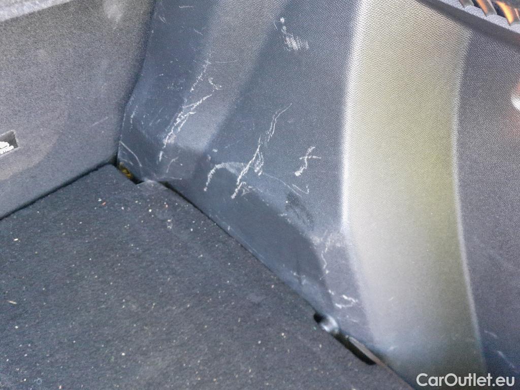  Peugeot  2008 PEUGEOT  / 2019 / 5P / todoterreno Allure BlueHDI 81kW (110CV) #13