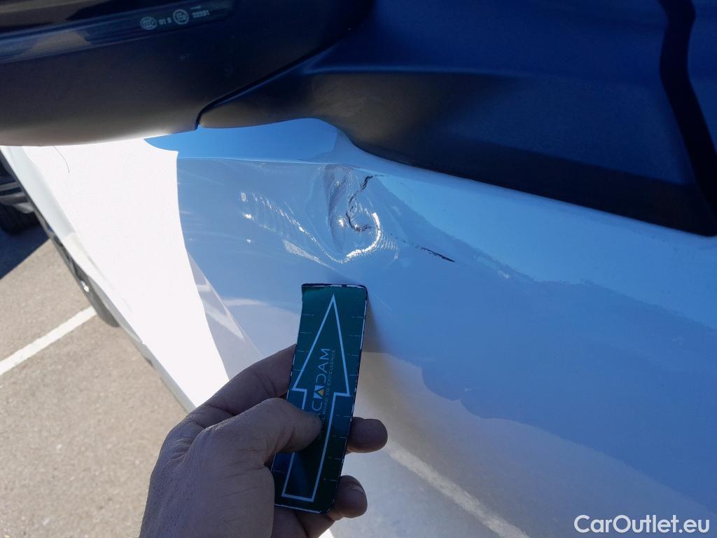  Peugeot  2008 PEUGEOT  / 2019 / 5P / todoterreno Allure BlueHDI 81kW (110CV) #4