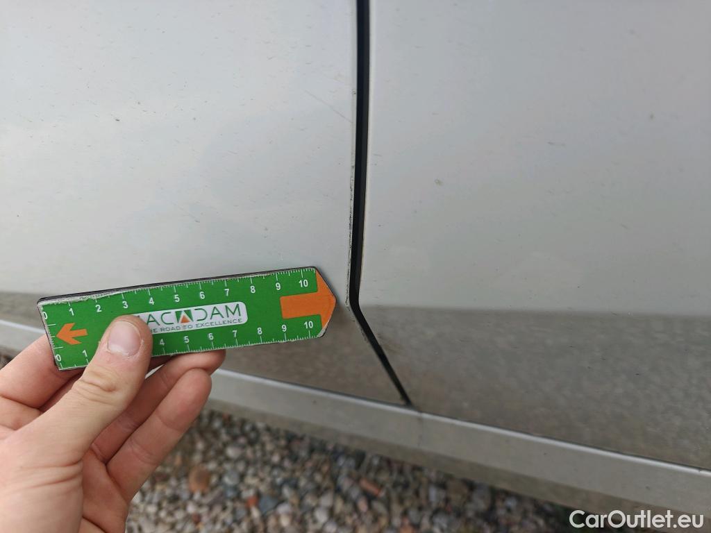  Bmw  Serie 1 BMW  / 2019 / 5P / berlina con portón 118i #4