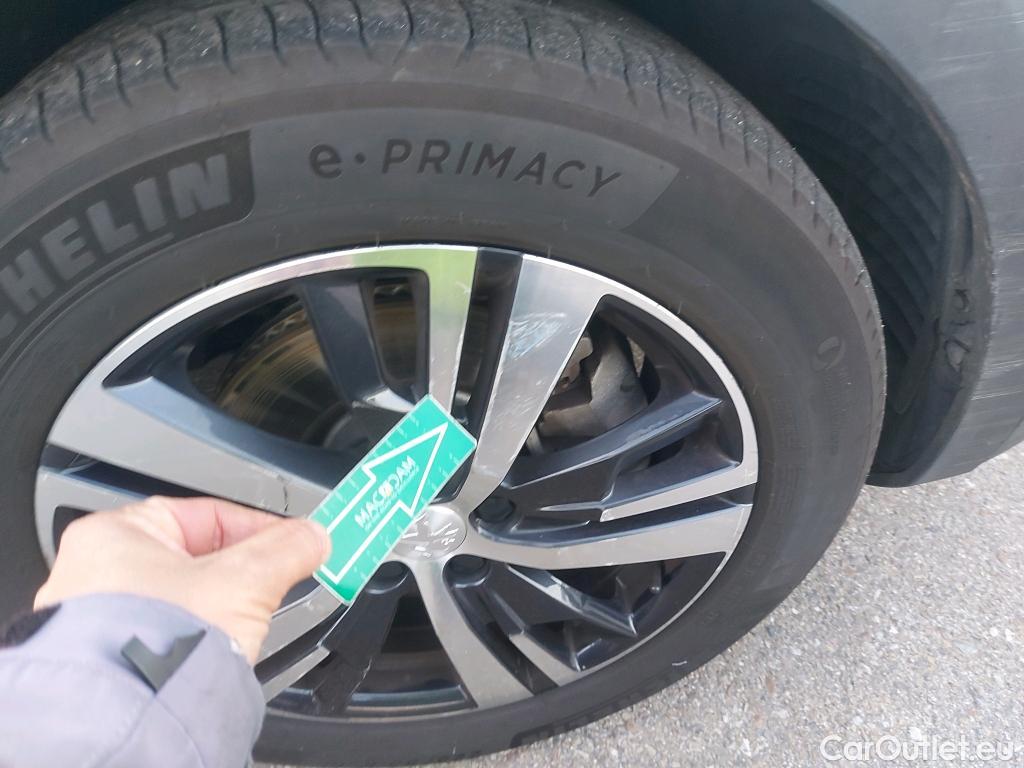  Peugeot  3008 PEUGEOT  Hybrid / 2016 / 5P / todoterreno 225 e-EAT8 GT Line #4