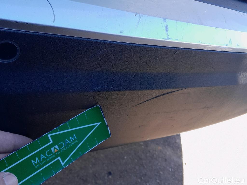  Peugeot  2008 PEUGEOT  / 2019 / 5P / todoterreno Allure BlueHDI 81kW (110CV) #19