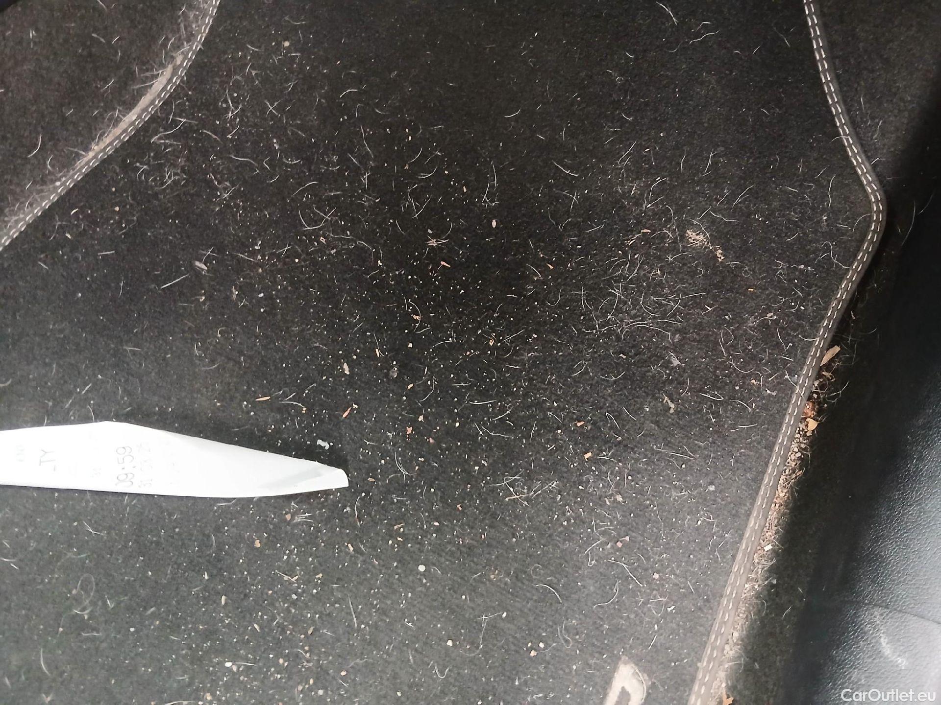  KIA  Niro KIA  / 2019 / 5P / crossover 1.6 GDi HEV 104kW (141CV) Drive #32