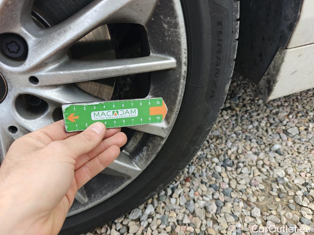  Bmw  Serie 1 BMW  / 2019 / 5P / berlina con portón 118i #13