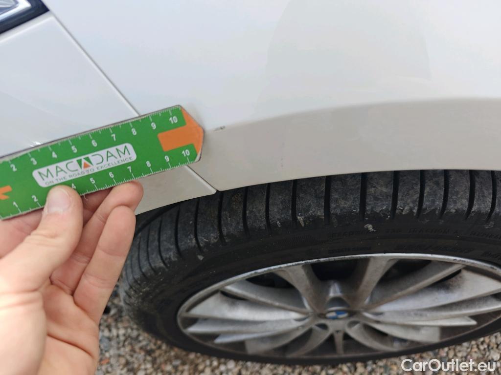  Bmw  Serie 1 BMW  / 2019 / 5P / berlina con portón 118i #28