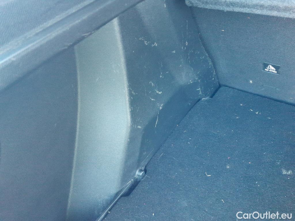  Peugeot  2008 PEUGEOT  / 2019 / 5P / todoterreno Allure BlueHDI 81kW (110CV) #11