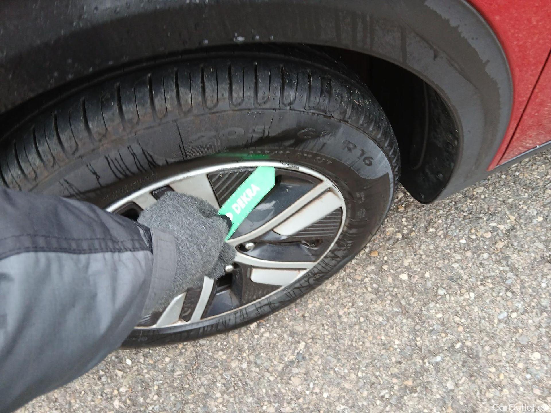  KIA  Niro KIA  / 2019 / 5P / crossover 1.6 GDi HEV 104kW (141CV) Drive #6