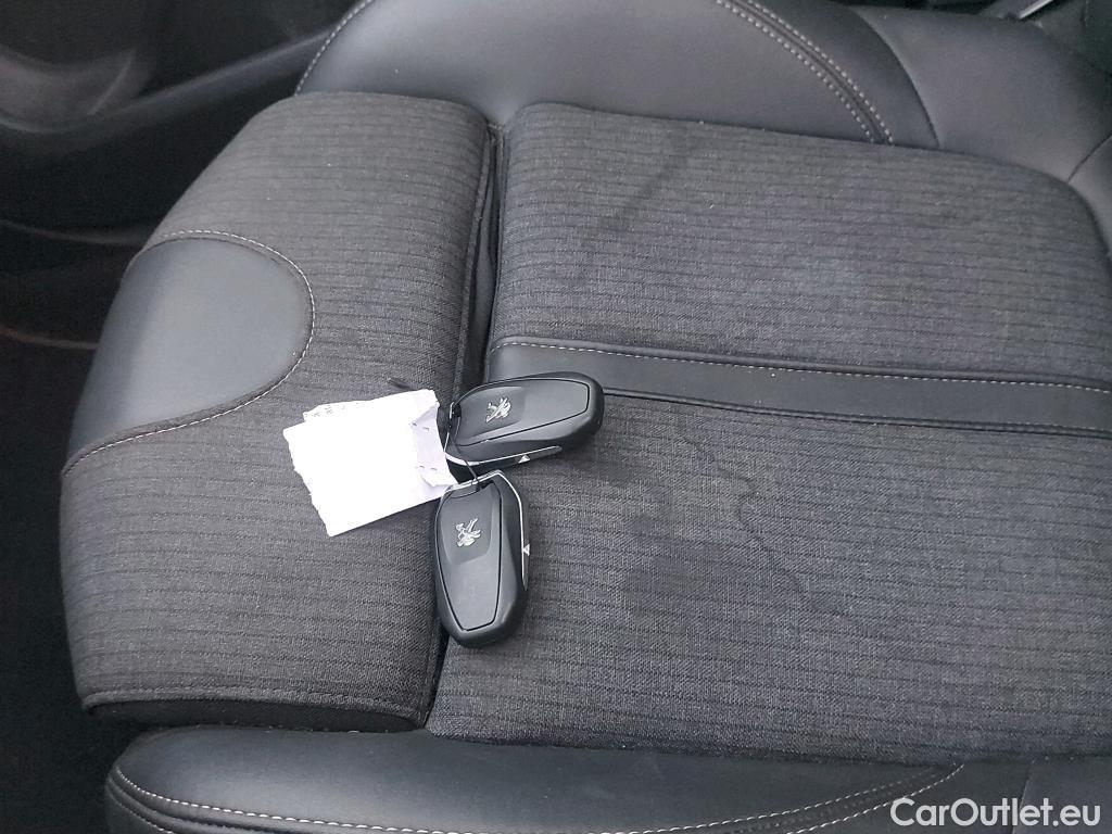  Peugeot  3008 PEUGEOT  Hybrid / 2016 / 5P / todoterreno 225 e-EAT8 GT Line #16