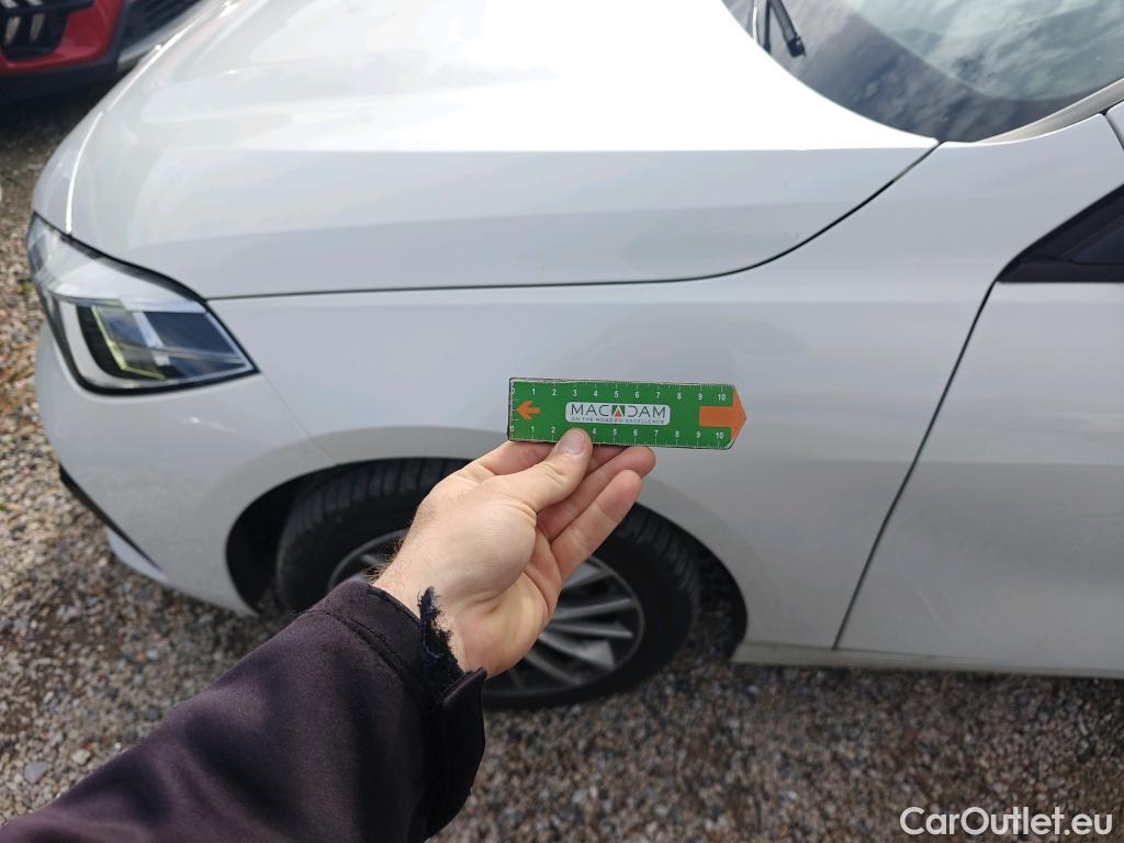  Bmw  Serie 1 BMW  / 2019 / 5P / berlina con portón 118i #27