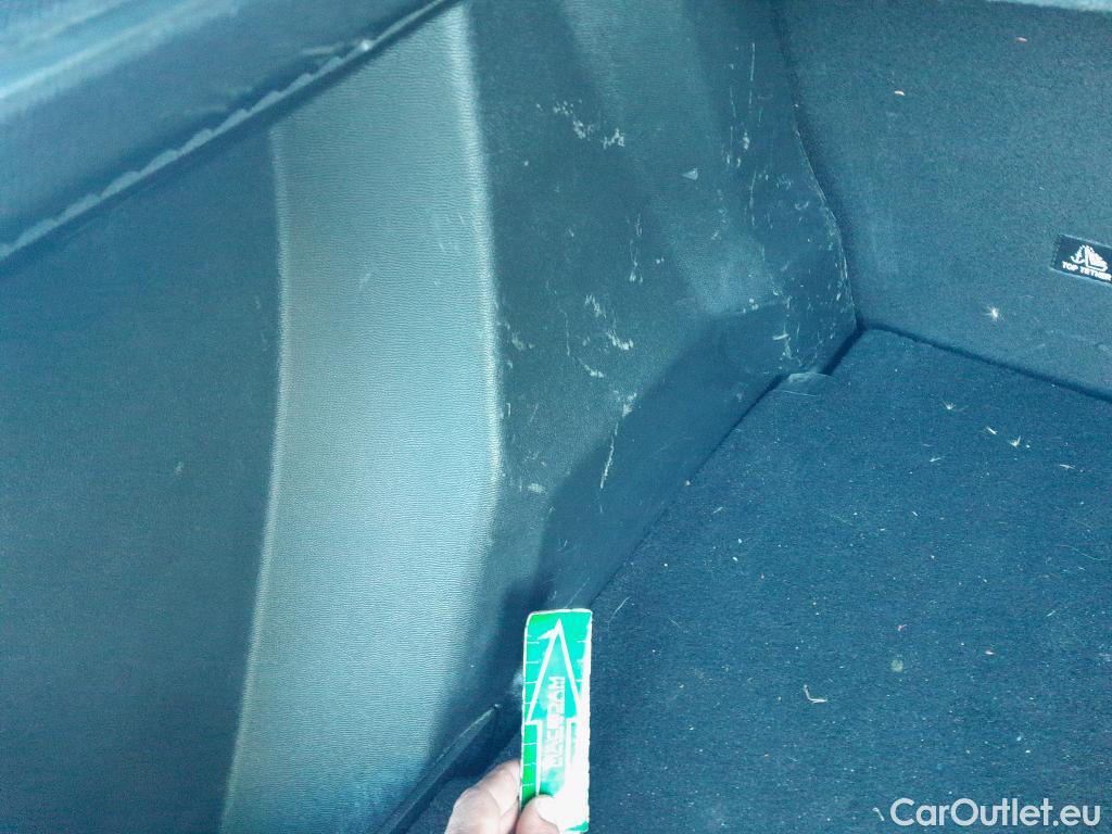  Peugeot  2008 PEUGEOT  / 2019 / 5P / todoterreno Allure BlueHDI 81kW (110CV) #12