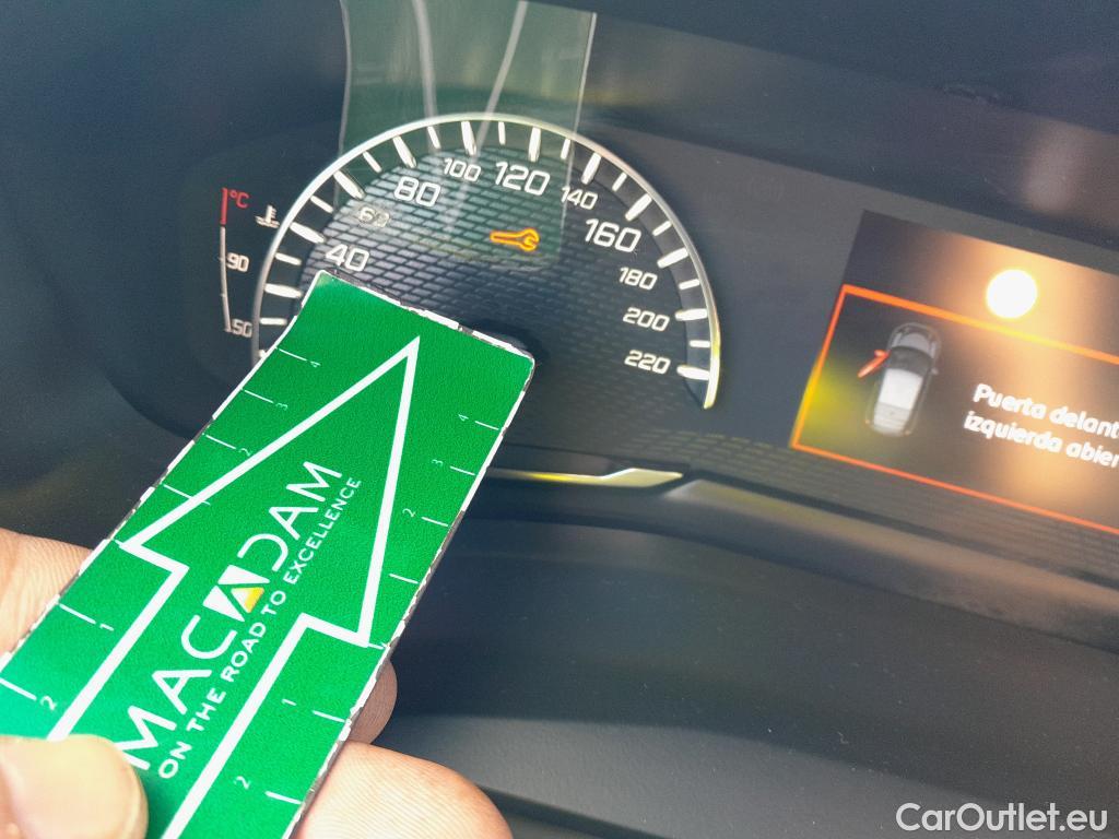  Peugeot  2008 PEUGEOT  / 2019 / 5P / todoterreno Allure BlueHDI 81kW (110CV) #33