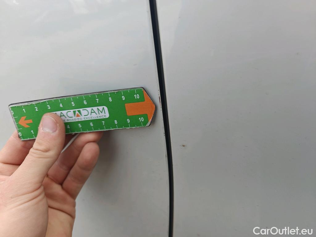  Bmw  Serie 1 BMW  / 2019 / 5P / berlina con portón 118i #3