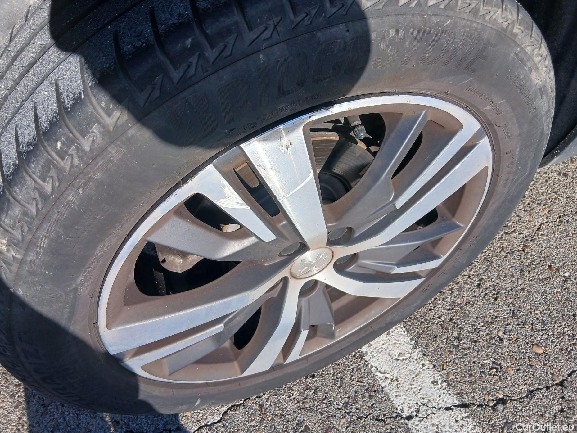  Peugeot  3008 PEUGEOT  / 2020 / 5P / todoterreno 1.5 BlueHDi 96kW (130CV) S&S Allure EAT8 #9