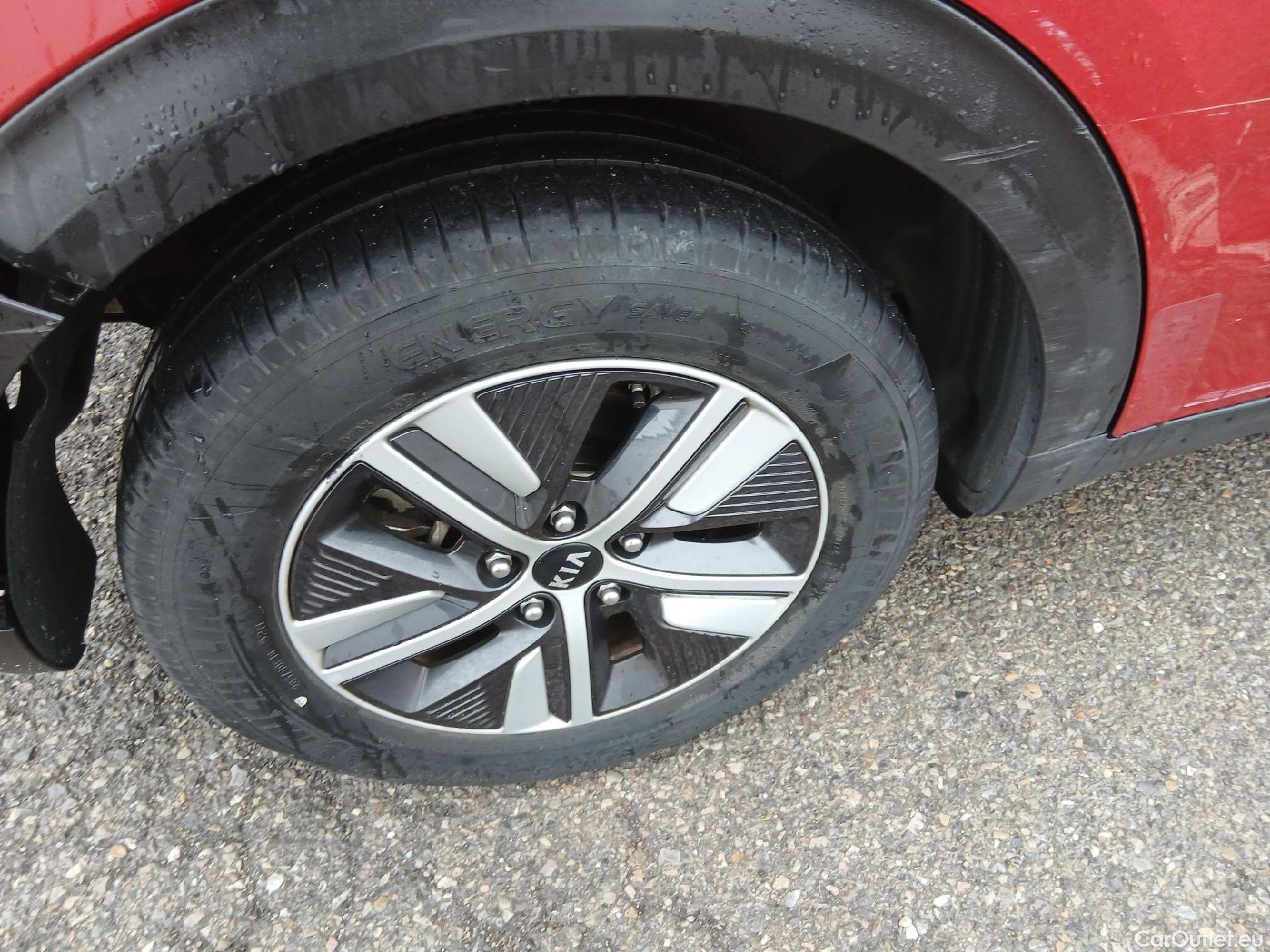  KIA  Niro KIA  / 2019 / 5P / crossover 1.6 GDi HEV 104kW (141CV) Drive #22