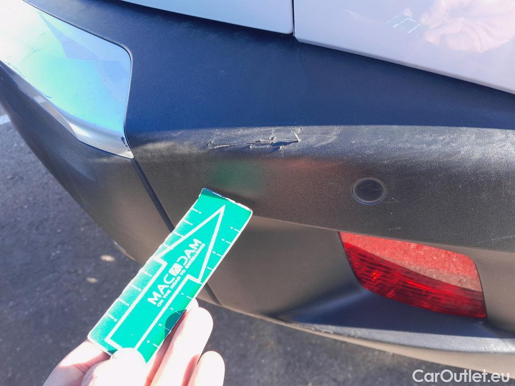  Peugeot  2008 PEUGEOT  / 2019 / 5P / todoterreno Allure BlueHDI 81kW (110CV) #18