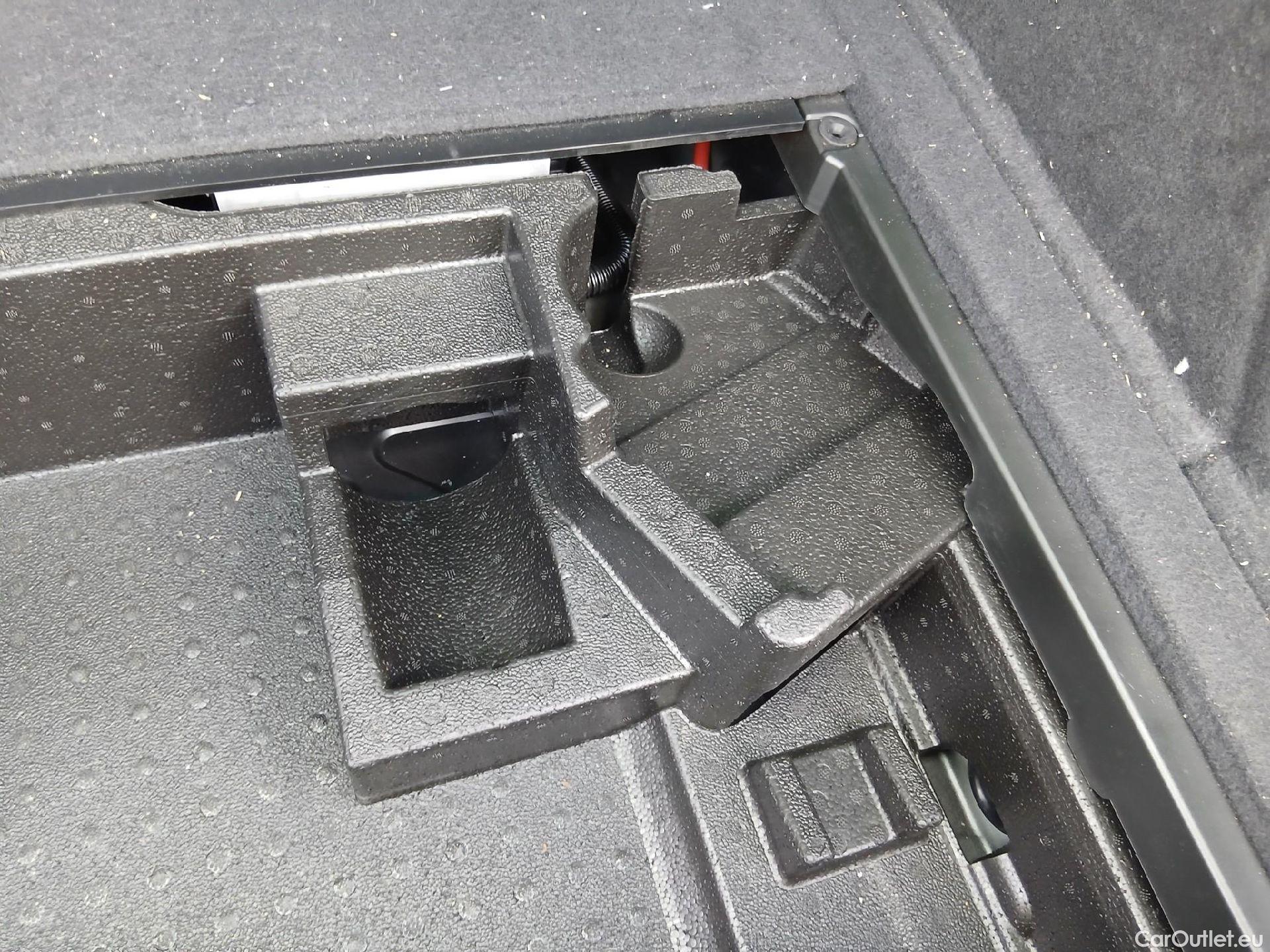  Audi  Q5 AUDI  / 2016 / 5P / todoterreno Design 35 TDI 120kW S tronic (AC) #2