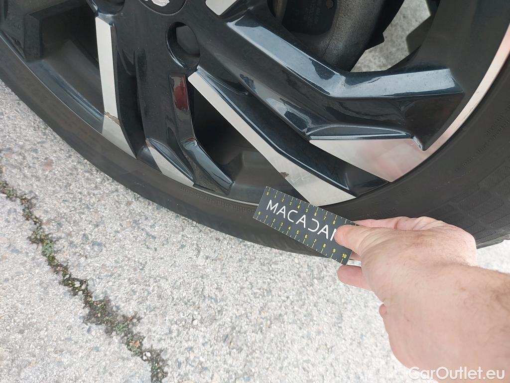  Peugeot  2008 PEUGEOT  / 2019 / 5P / todoterreno Allure BlueHDI 81kW (110CV) #4