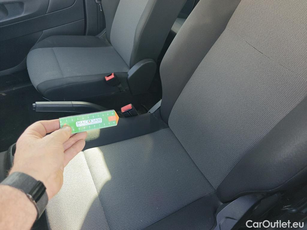  Citroen  Berlingo CITROEN  / 2018 / 4P / combi Talla M BlueHDi 100 LIVE (AC) #25