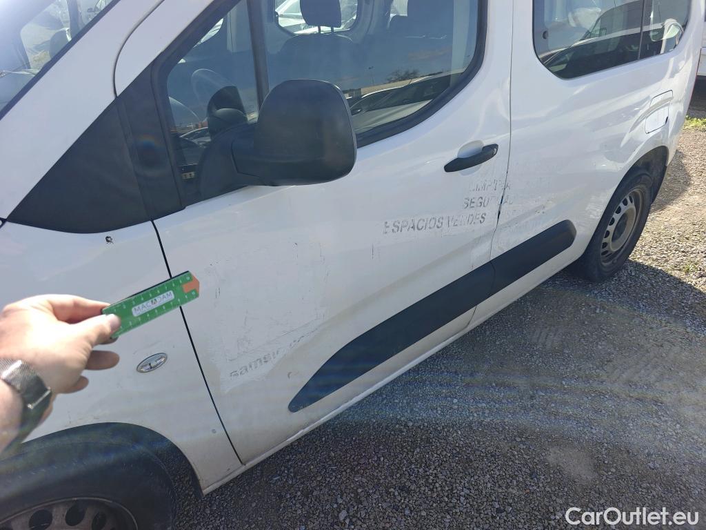  Citroen  Berlingo CITROEN  / 2018 / 4P / combi Talla M BlueHDi 100 LIVE (AC) #22